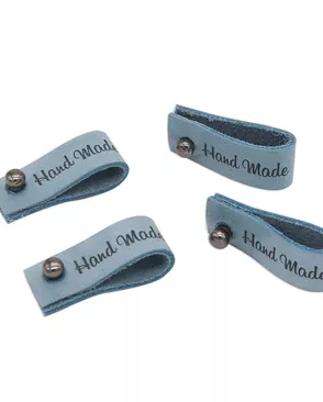 Кожаная бирка с кнопкой 'Hand Made' арт. АРС-23052-1-АРС0001204781 Кожаная бирка с кнопкой 'Hand Made' арт. АРС-23052-1-АРС0001204781