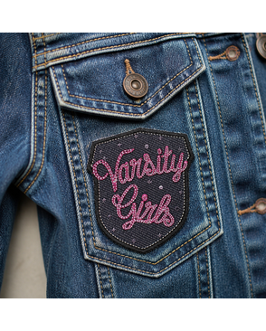 Термоаппликация HKM "Varsity Girl Wappen grauer Jeans" арт. ГЕЛ-2556-1-ГЕЛ0085930
